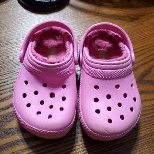 CROCS with fuzzy lining